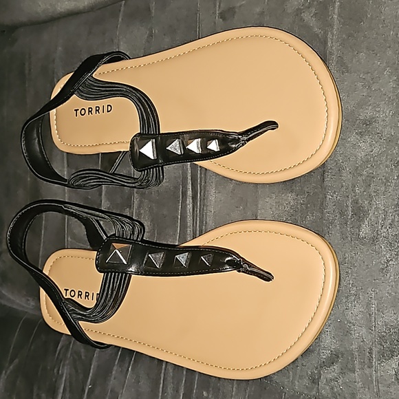 torrid Shoes - Torrid Plus Soft Faux Leather Black Thong Slip-on Silver Stud Sandals 10.5WW